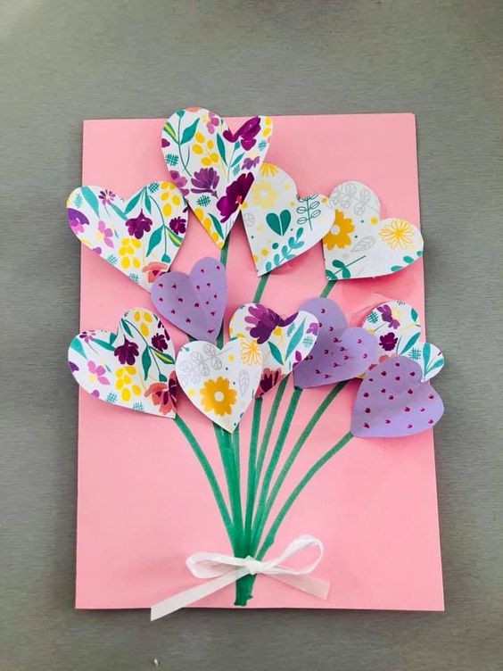 Carte fleurs en forme de coeur fête des grands mères